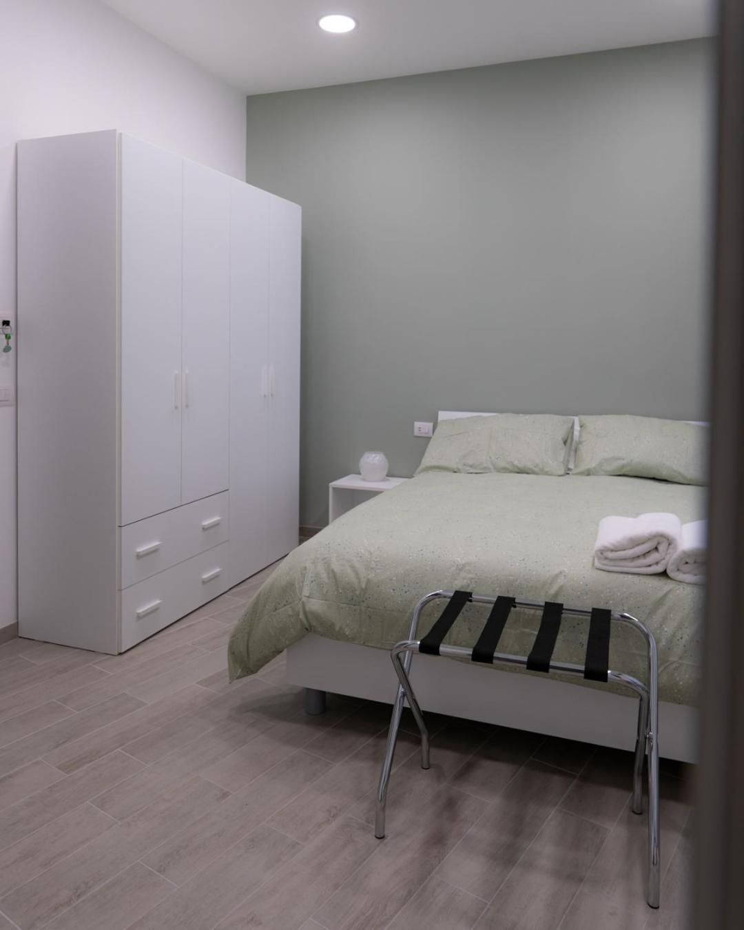 Dimora Cavour Otel Napoli Oda fotoğraf