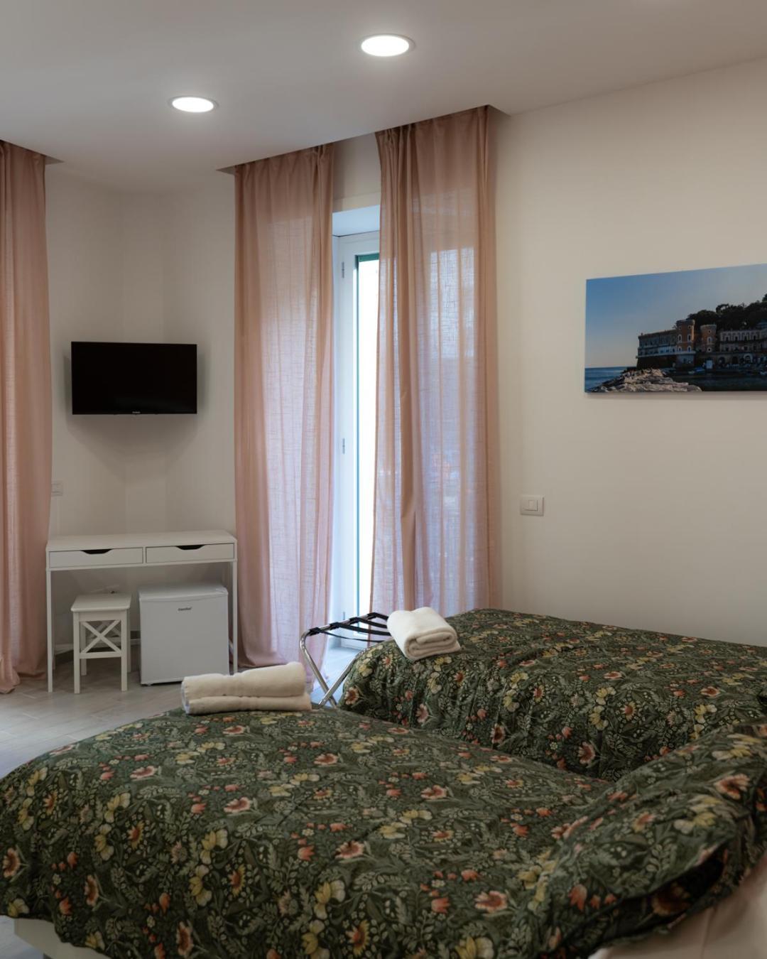 Dimora Cavour Otel Napoli Oda fotoğraf
